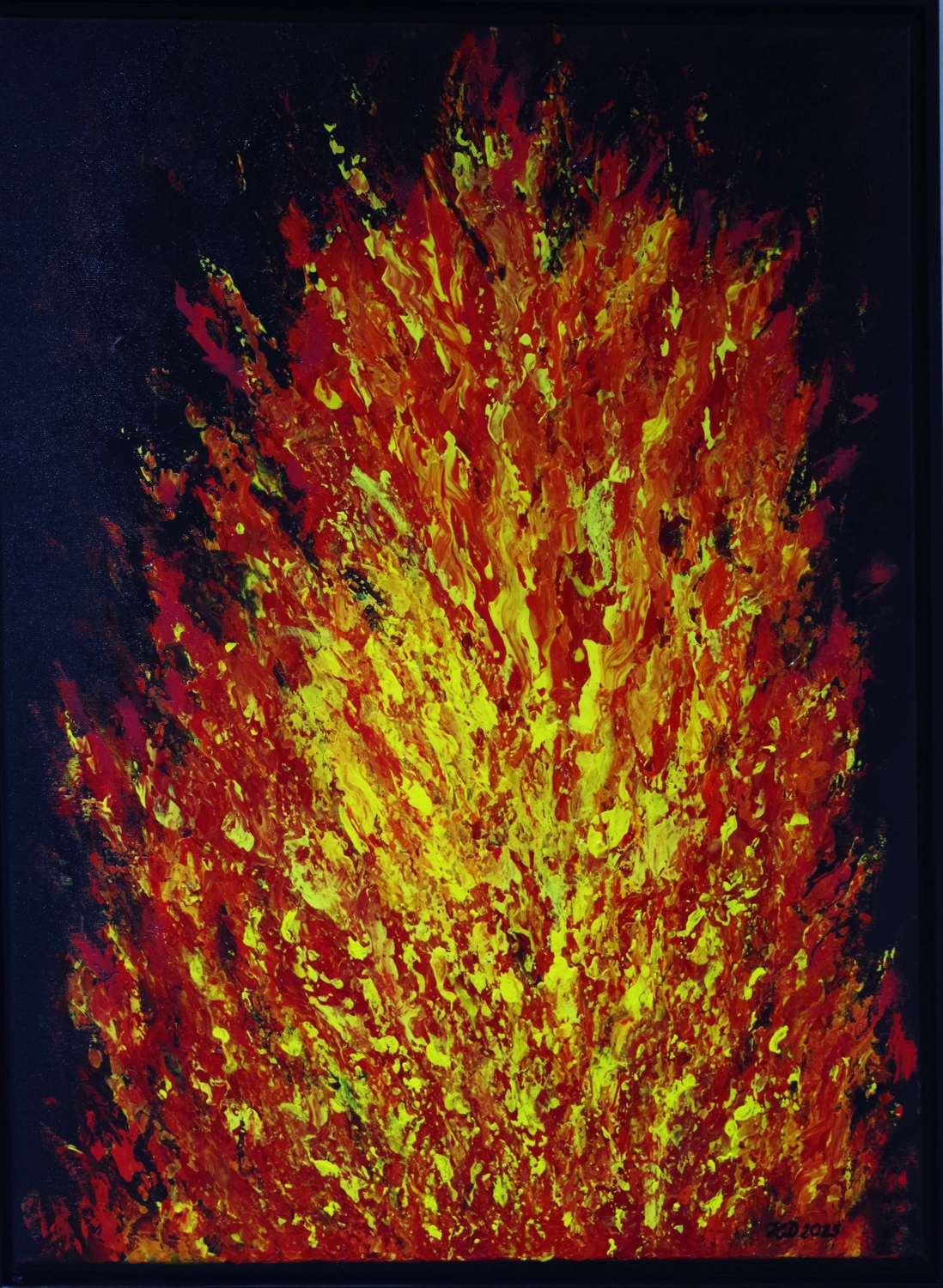 Hannelore Drees-Kiefhaber - Acrylmalerei von der Nordseeküste - Ein abstraktes Gemälde mit dem Titel „Peru Shaman Fire“, das ein lebhaftes Lagerfeuer in leuchtenden Gelb-, Orange- und Rottönen vor dunklem Hintergrund darstellt.